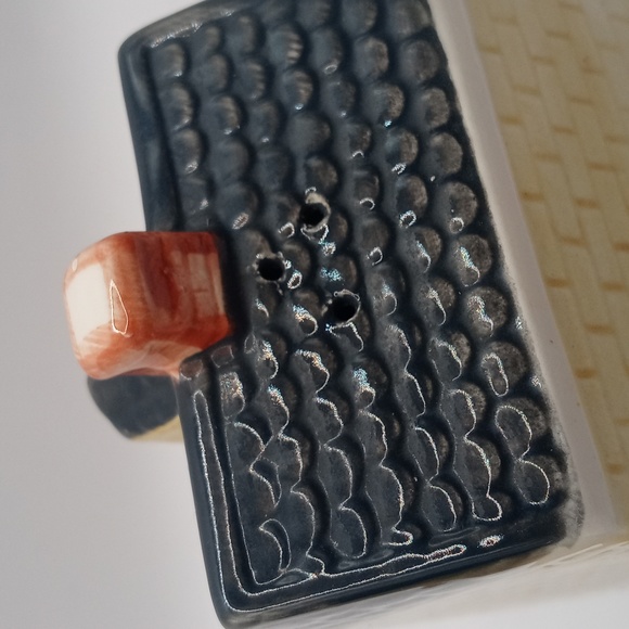 Vintage Hand Painted Yellow Houses Salt & Pepper Set. Made in Japan. 1985 - Picture 4 of 7